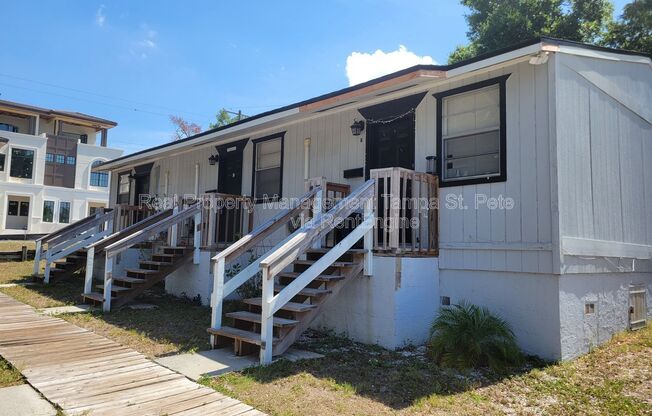 402 W AMELIA AVE