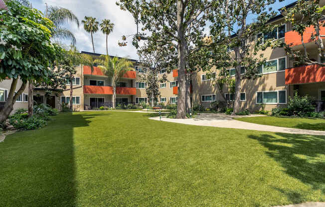 Courtyard at White Oak Terrace Apartments, Encino