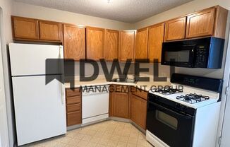 2 beds, 1 bath, $900, Unit 8E