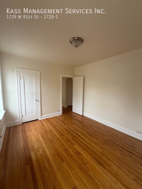 1729 W 91 ST