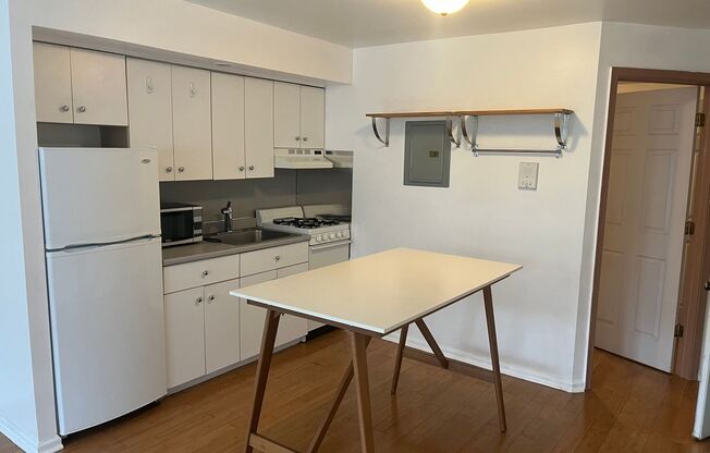1 bed, 1 bath, 725 sqft, $1,500, Unit 2nd Floor - 702