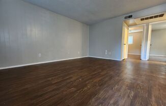 2 beds, 1 bath, 850 sqft, $850, Unit #4E