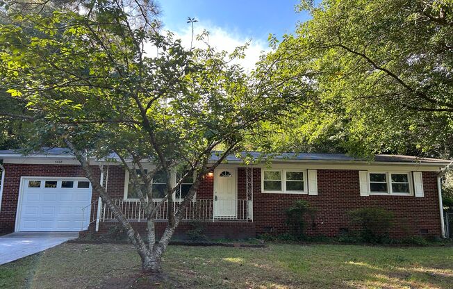 Charming Brick Ranch – 3 Bed | 1.5 Bath