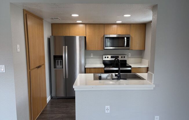 2 beds, 2 baths, 986 sqft, $2,750, Unit 698