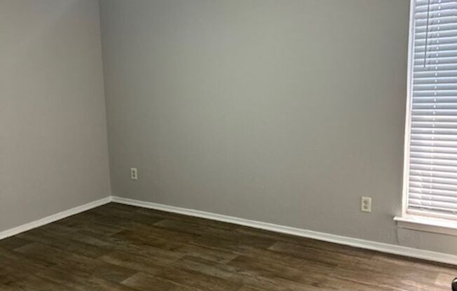 1 bed, 1 bath, 594 sqft, $995