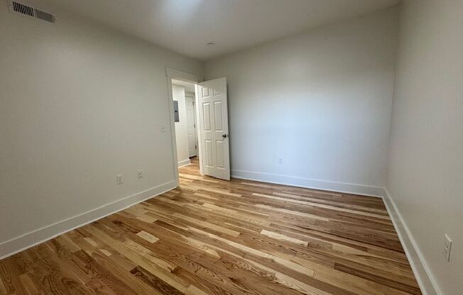 2 beds, 1 bath, 750 sqft, $2,099, Unit 5635 Hobart St. #22