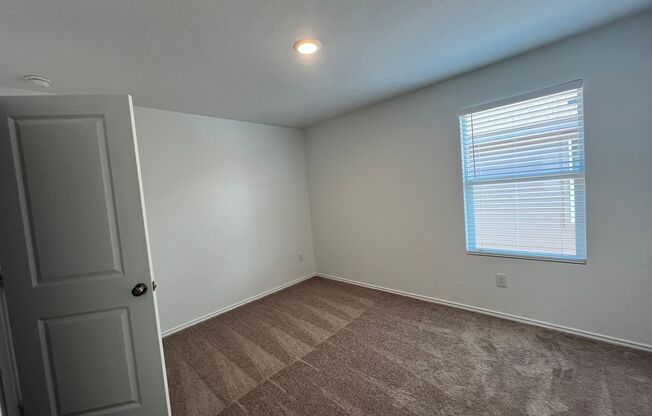 3 beds, 2 baths, $1,595