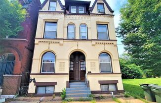 1717 S Tucker Blvd (Maintenance Call First)