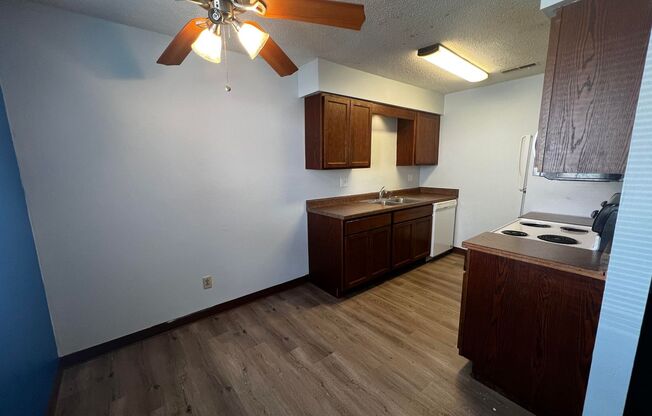 2 beds, 1 bath, 770 sqft, $825, Unit #2