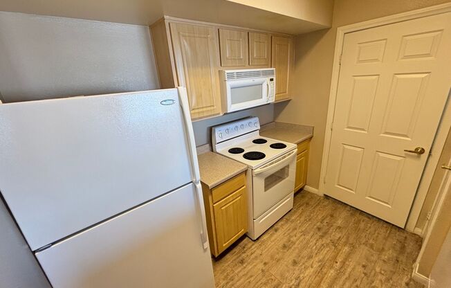 2 beds, 2 baths, $1,295, Unit UNIT 2080