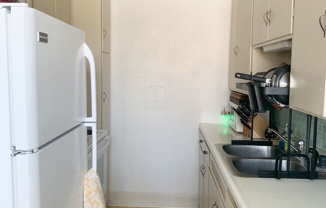 1 bed, 1 bath, $900