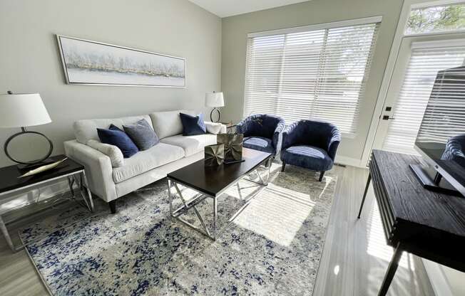 Living room Maple Place Townhomes - Southfield MI