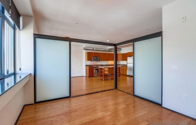 2 bedroom downtown, 2 bath and 2 parking spaces.  View! (Solara Lofts)