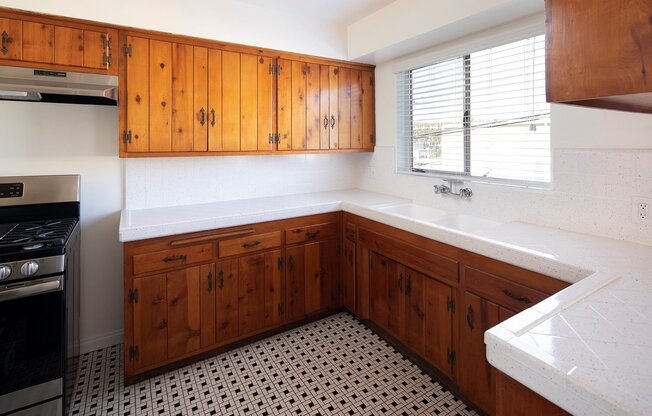 Spacious 2BR/1.5Bath Near North Park with Garage and AC!