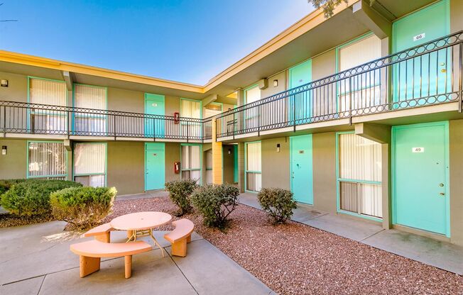 Studio, 1 bath, 420 sqft, $799, Unit 4