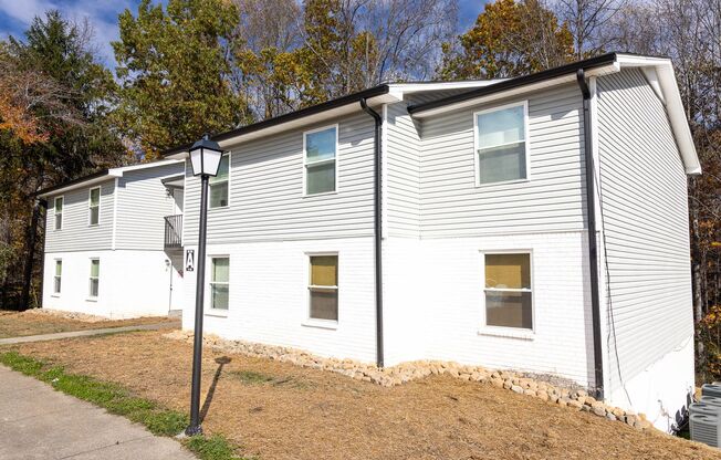 2 beds, 1 bath, 650 sqft, $975, Unit A-2