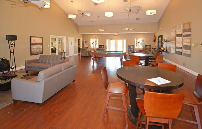 2 beds, 1 bath, $2,100