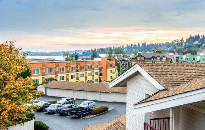 2bd/1.75ba Kirkland Condo