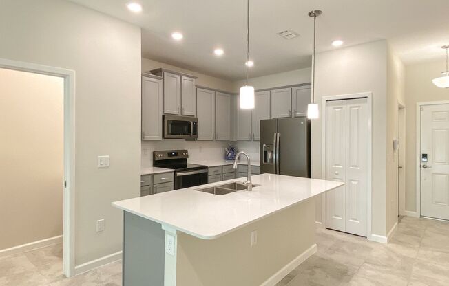 **NEW 3 BEDROOM TOWNHOUSE IN EAST ORLANDO READY FOR MOVE IN **
