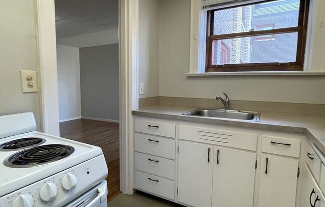 1 bed, 1 bath, 450 sqft, $1,395, Unit 320
