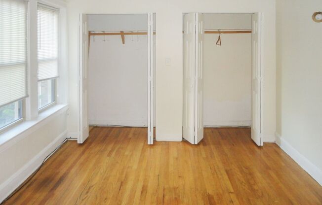 2 beds, 1 bath, 940 sqft, $2,100, Unit 4819-2B