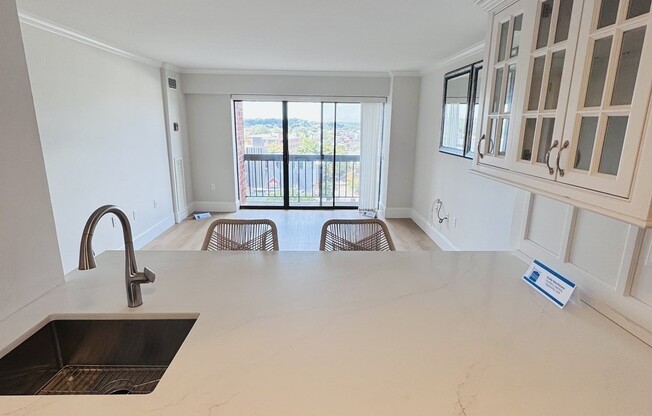 1 bed, 1 bath, 573 sqft, $2,700, Unit 910