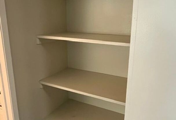 2 beds, 1 bath, 980 sqft, $1,545, Unit 351