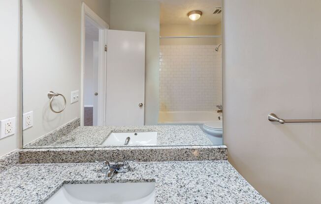 3 beds, 2.5 baths, 1,550 sqft, $1,427, Unit O-08