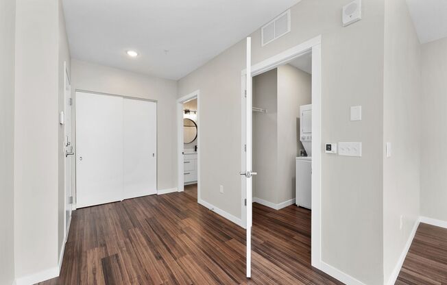 Studio, 1 bath, 565 sqft, $1,150, Unit 327