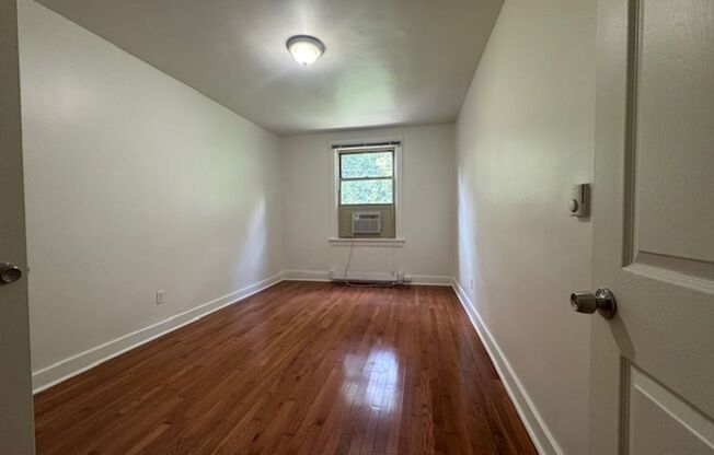 2 beds, 1 bath, 800 sqft, $1,759, Unit 5717 Hobart St. #37