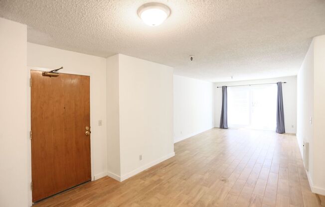 2 beds, 1 bath, $3,195