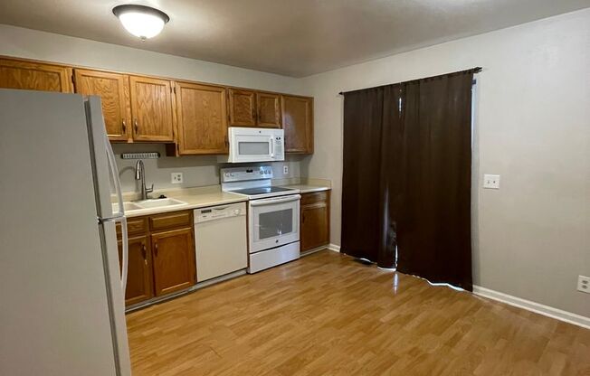 3 beds, 1.5 baths, $2,195, Unit Unit C