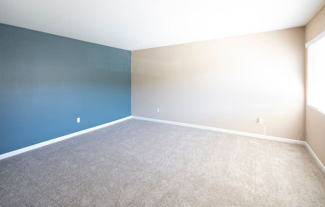 *1 MONTH FREE!* 2 Br in La Mesa with Central AC and 2 Parking Spaces!