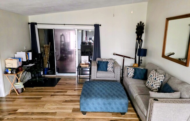 5306 N 15 DR