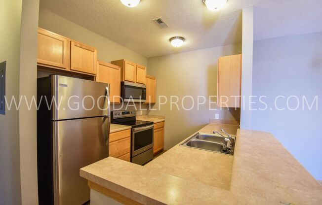 3 beds, 2 baths, $1,295