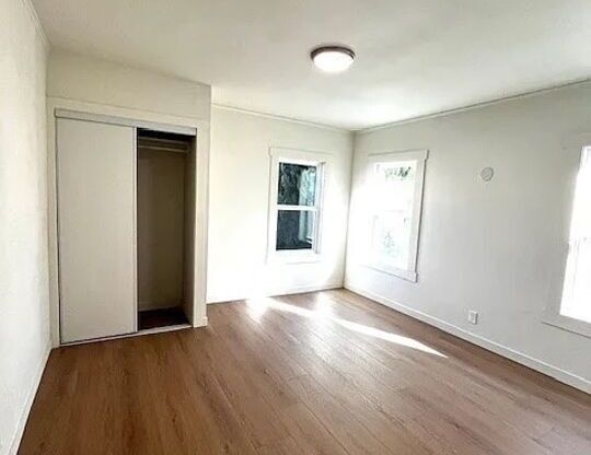 3 beds, 1 bath, 1,100 sqft, $2,995, Unit 1/2