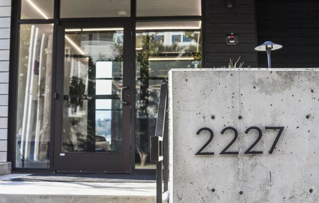 Welcome to Lakeview! - Live in Luxury & Style in the heart of Eastlake