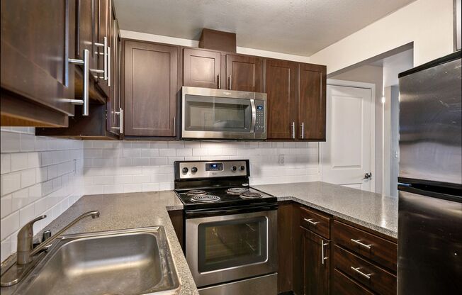 2 beds, 1 bath, 790 sqft, $2,095, Unit 1-207