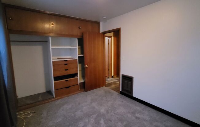 2 beds, 1 bath, 936 sqft, $1,200, Unit 116 W 6th Ave - A