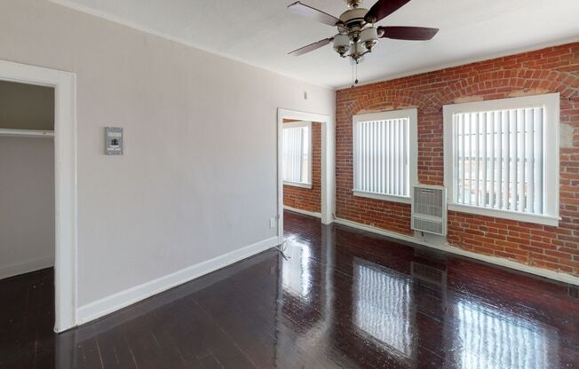 BAE - 512 Bonnie Brae Apts