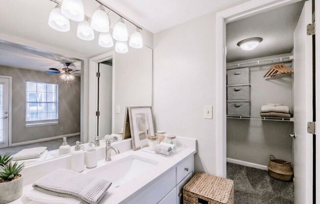 2 beds, 2 baths, 1,000 sqft, $1,450, Unit 2041