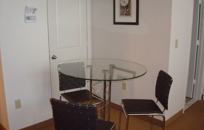 2 beds, 2 baths, 840 sqft, $2,600, Unit EL-222