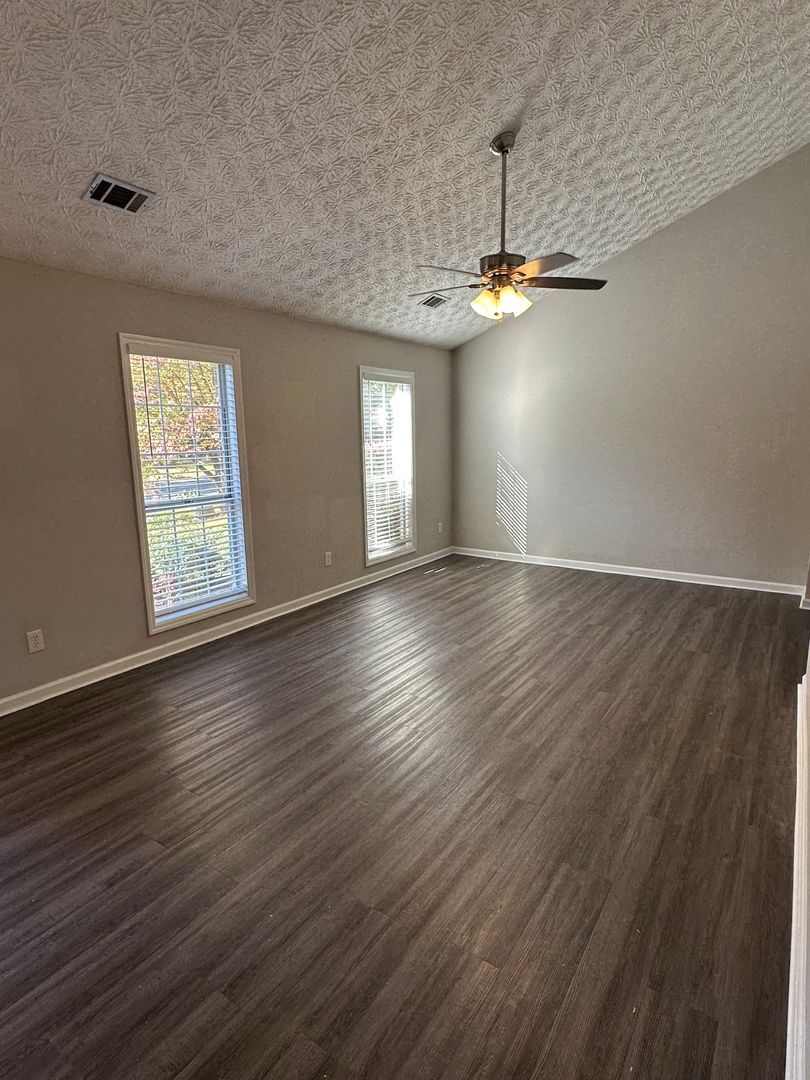 Beautiful Kennesaw Home For Rent!