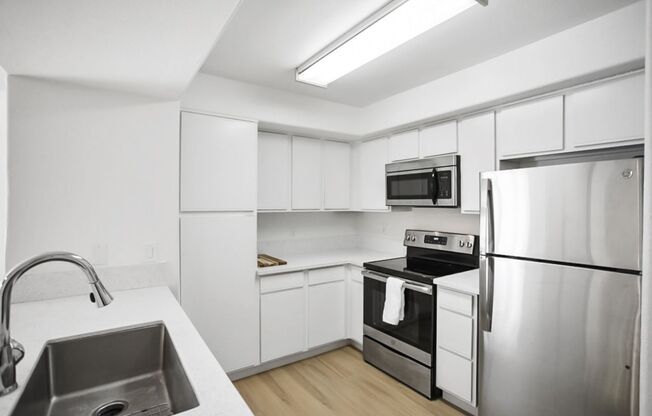 3 beds, 2 baths, $1,570, Unit # 2084