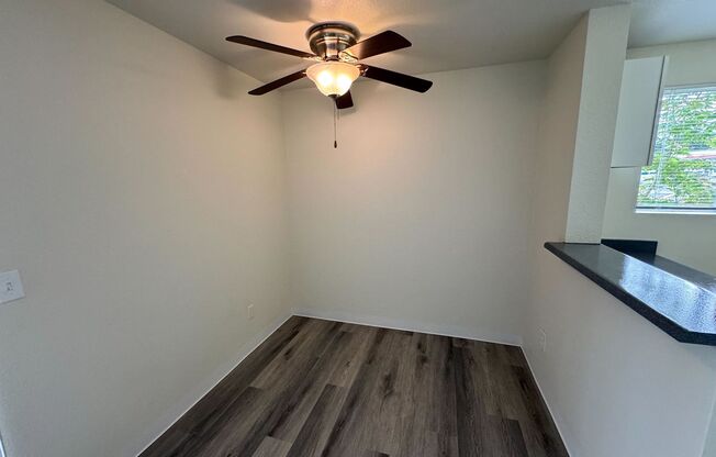 2 beds, 1 bath, 902 sqft, $2,075, Unit H201