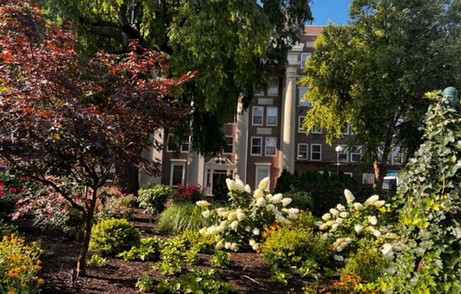 2 beds, 1 bath, $1,899, Unit 521