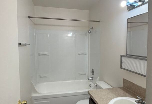1 bed, 1 bath, 800 sqft, $1,299, Unit 44