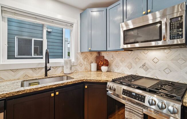 Stylish 3-Bed, 2.5 bath Townhome in Greenwood