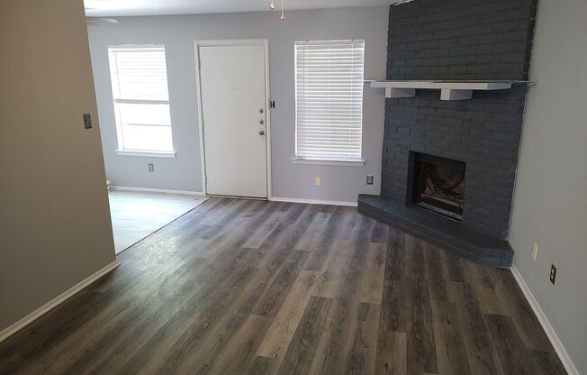 Nice duplex in South Austin off Burleson & Oltorf, close to downtown