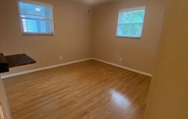 2 beds, 1 bath, $1,200